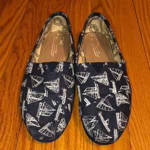 Women’s sailboat Toms shoes
